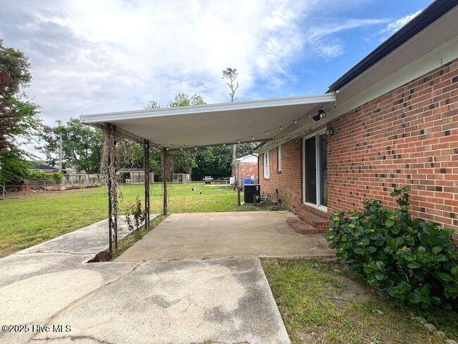 Building Photo - 5205 Dakota Ct