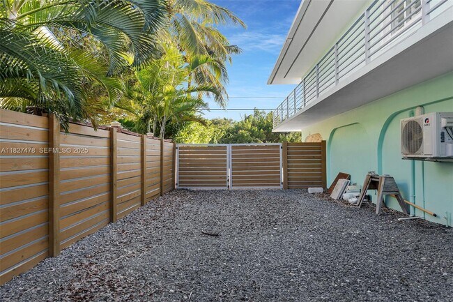 Building Photo - 232 W Seaview Dr