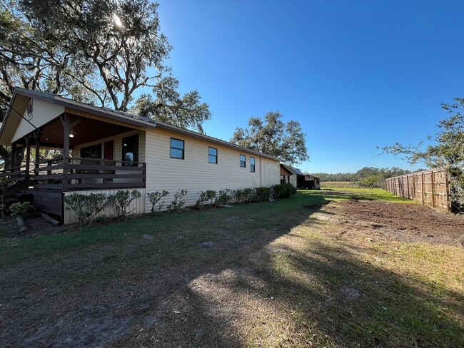 Building Photo - Beautiful Country Home!!