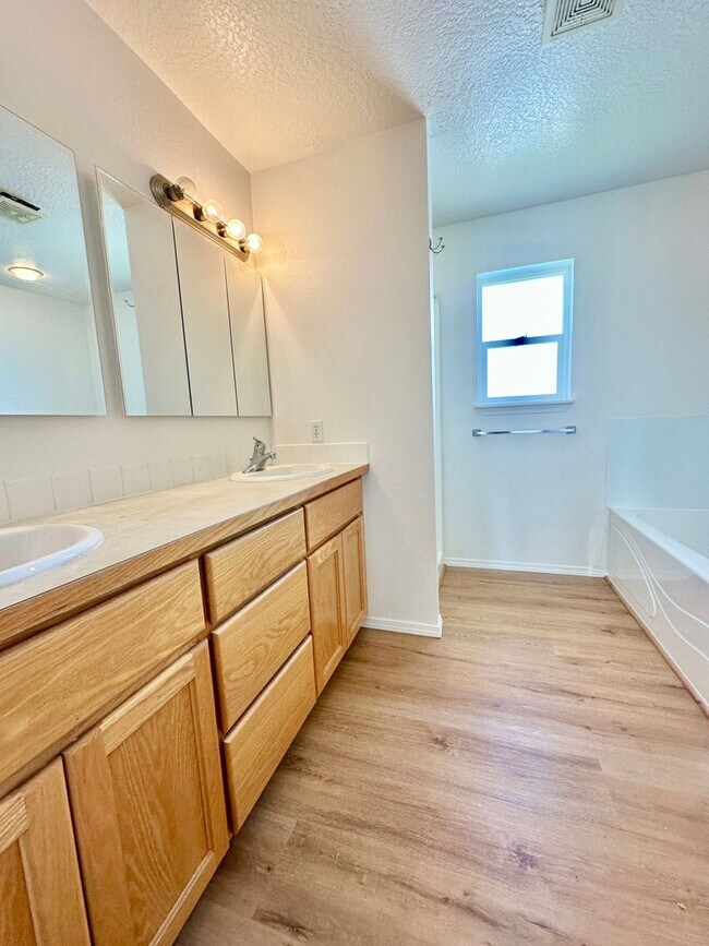 Building Photo - Newly Renovated Expansive Multi story 4 be...