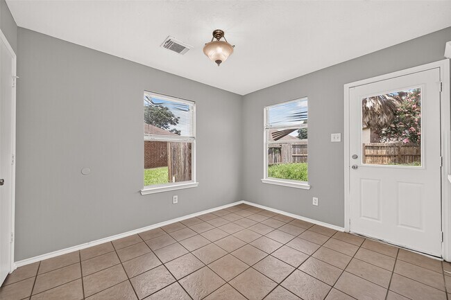 Building Photo - 19451 Nasworthy Dr