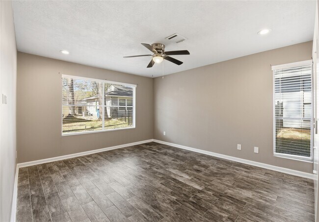 Building Photo - 3424 Balboa Cir