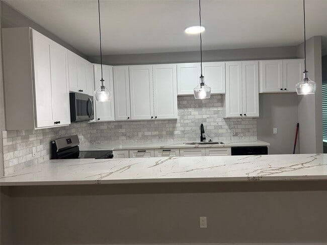 Building Photo - 9914-9918 Fillmore St