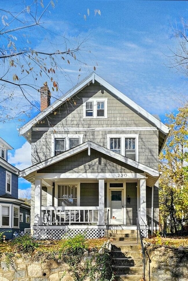Primary Photo - Spacious 3-Bedroom 1 Bathroom Apartment Ne...