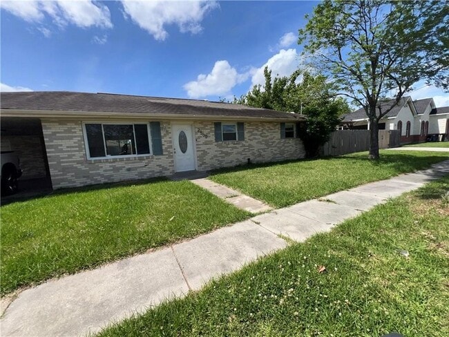 Building Photo - 2500 Campagna Dr