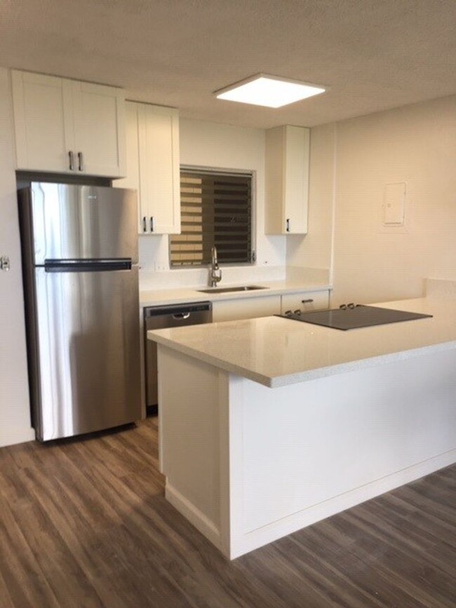 Building Photo - Newly Renovated 2 bedroom/2 bath unit at C...