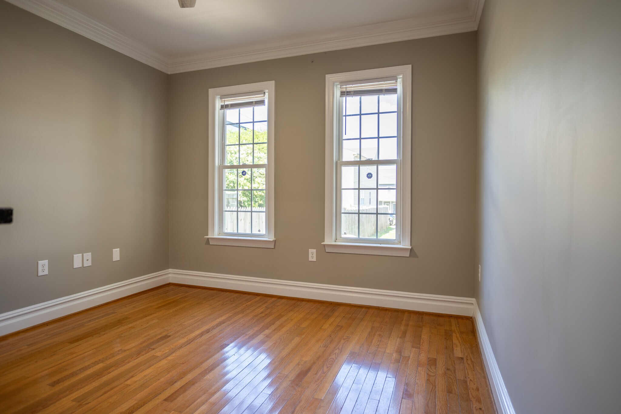 Building Photo - 1306 W Clay St