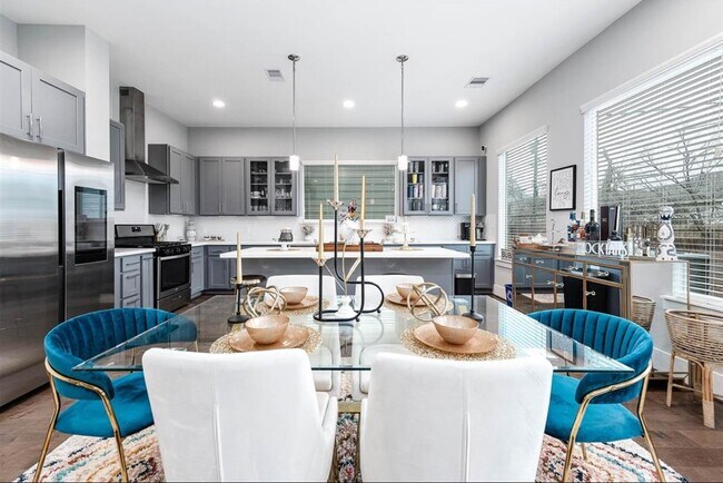 Building Photo - 414 Yale Oaks Ln