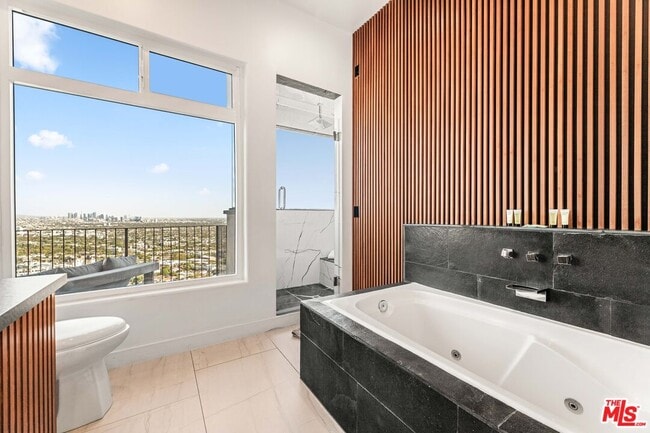 Building Photo - 8425 Hillside Ave