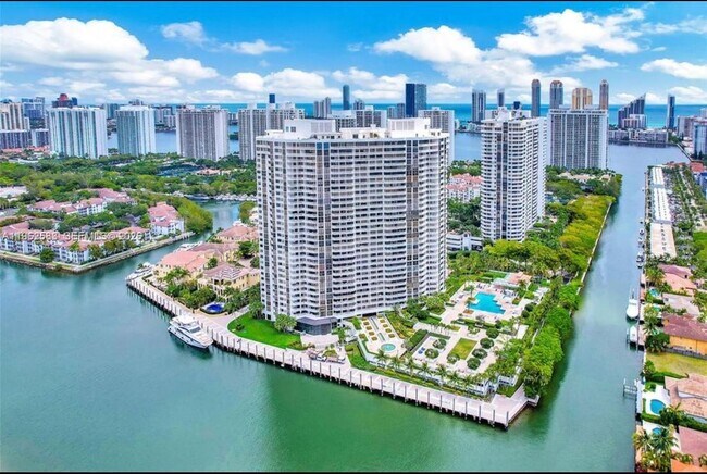 Building Photo - 1000 W Island Blvd