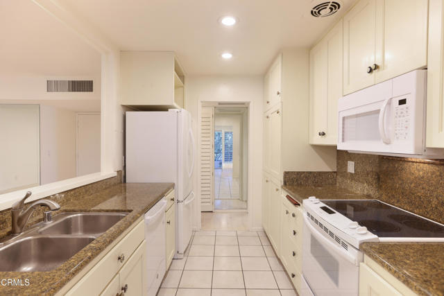 Building Photo - 1127 E Del Mar Blvd