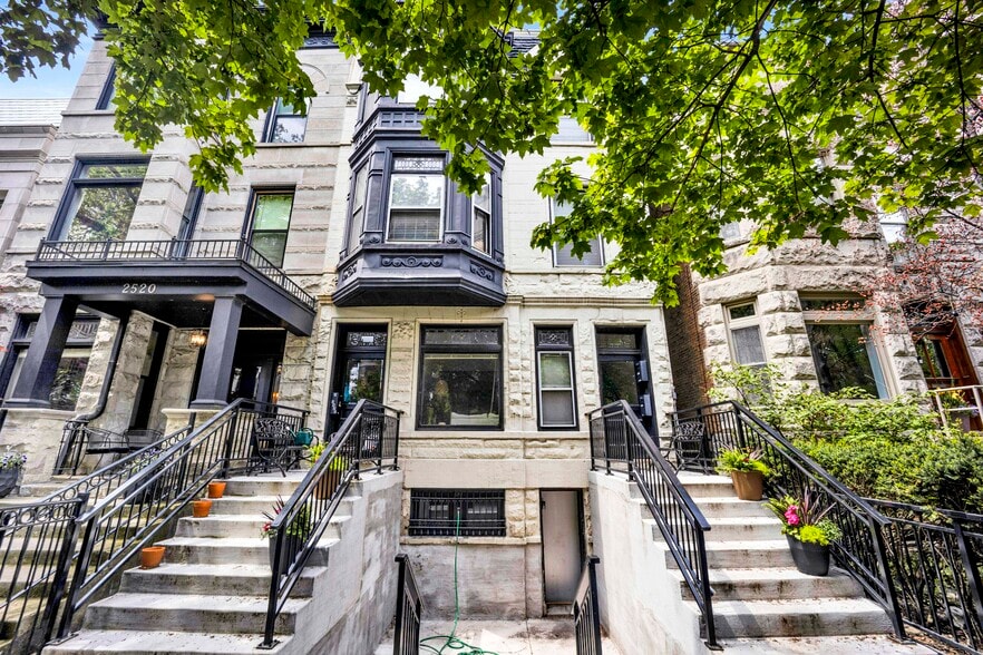 Building Photo - 2522 N Burling St
