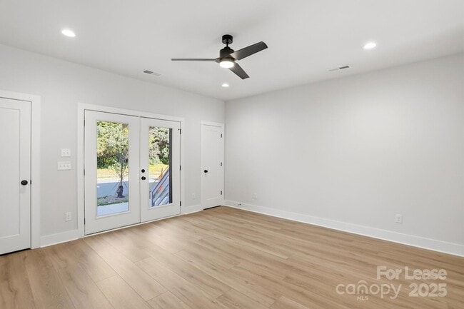 Building Photo - 1310 Carolyn Dr