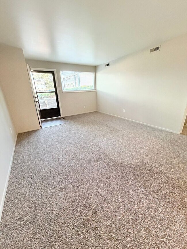 Building Photo - 1805 Eagle View Dr