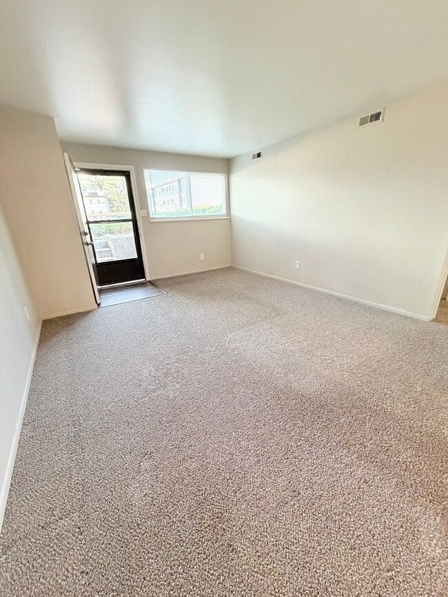 Building Photo - Eagleview Ct-1805
