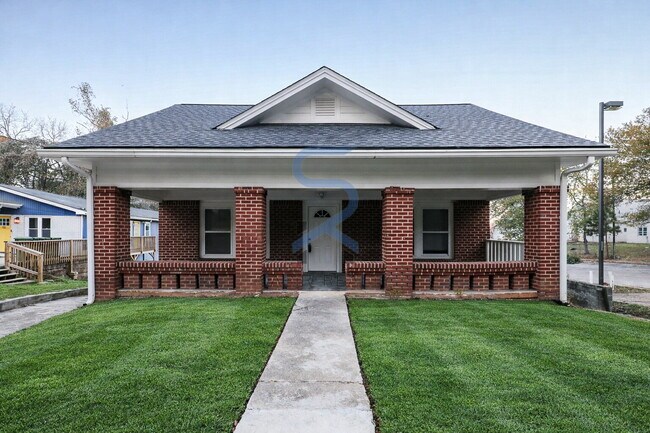 Building Photo - Move in before January 31st and choose your reward: a $250 Amazon Gift Card or a 55" Smart TV!