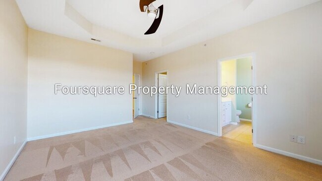 Building Photo - Town Home | Screened Back Porch | One Car ...