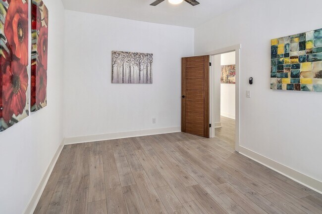Building Photo - St. Louis Duplex