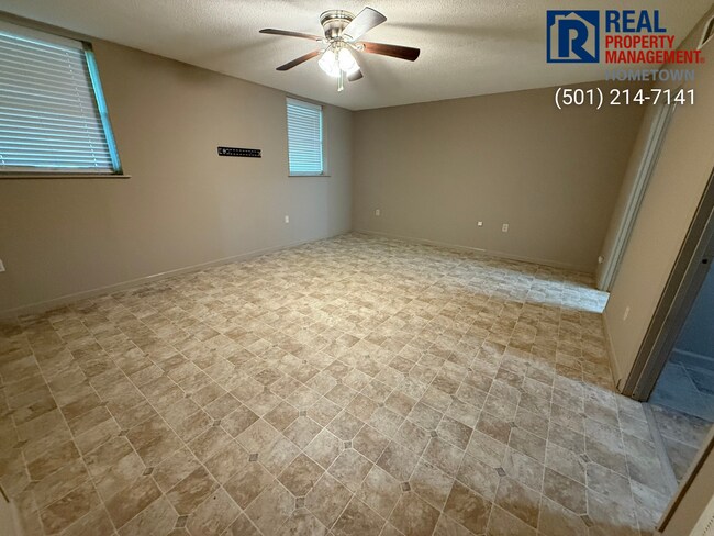 Building Photo - 11 Algonkin Pl