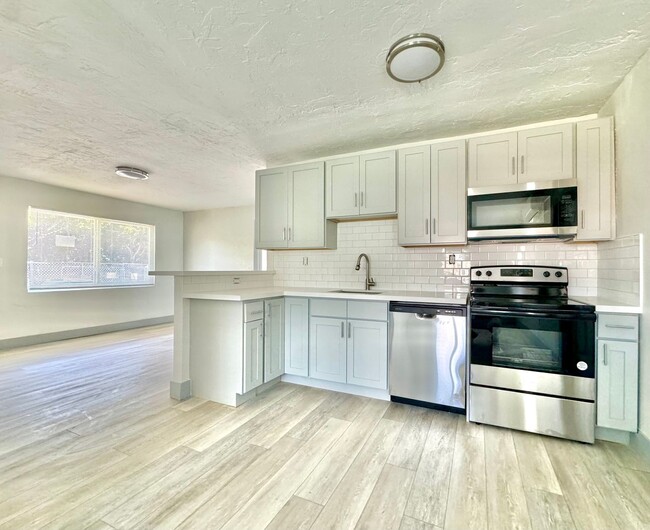 Building Photo - Fully Remodeled Three Bedroom Single Famil...