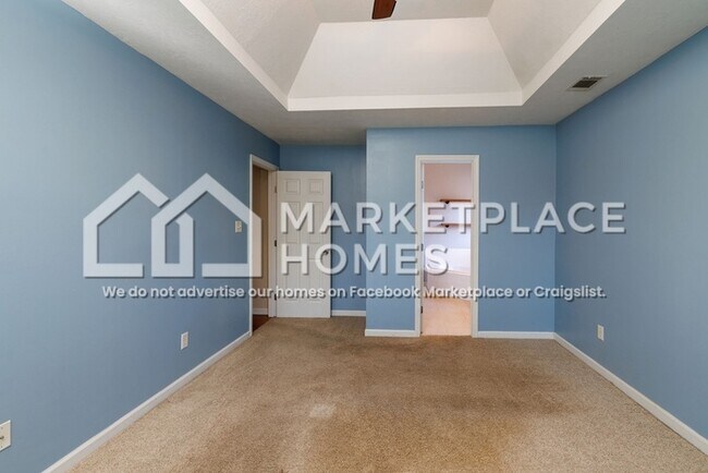 Building Photo - 512 Marble Falls