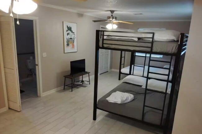 Building Photo - 2116 Godfrey St