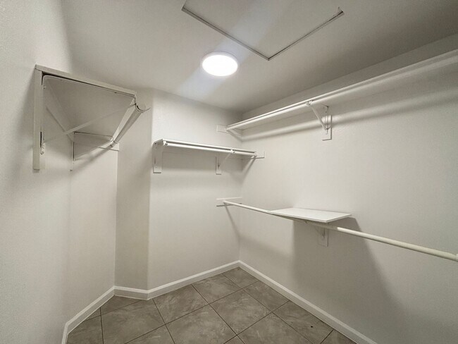 Building Photo - Renovated Spacious East Lancaster Single Story Home