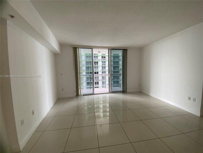 Building Photo - 1750 N Bayshore Dr