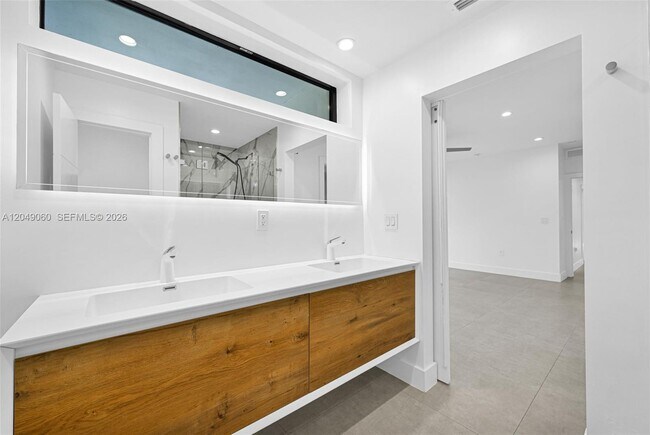 Building Photo - 8871 SW 28th St