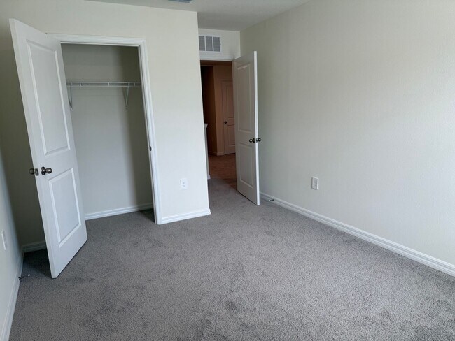 Building Photo - 5124 SW 48th Ln
