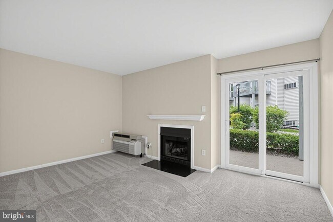 Building Photo - 2034 Lucas Ln
