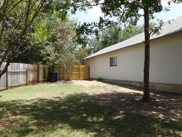 Building Photo - 9307 Sunlit Pt