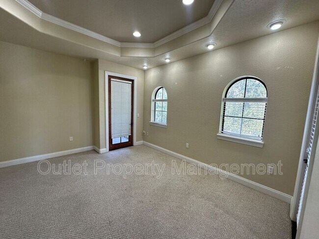 Building Photo - 2005 Baylarian Blvd