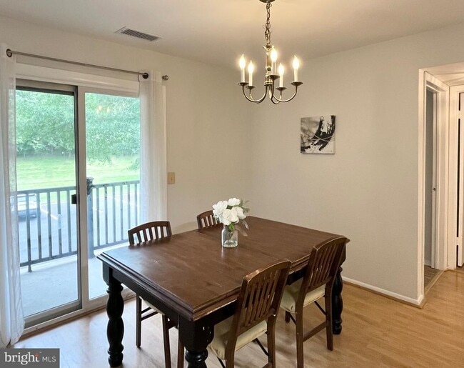 Building Photo - 2217 Sayre Dr
