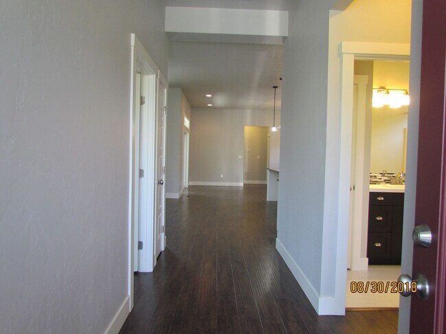 Building Photo - Beautiful 3 bed 2 bath in the popular Paramount community
