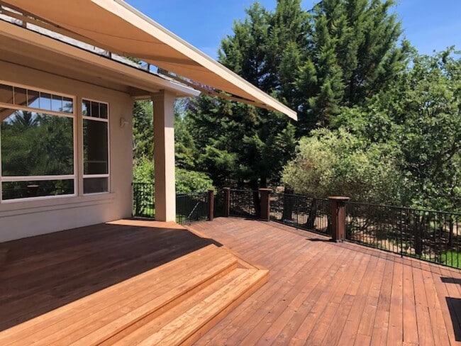 Building Photo - SPACIOUS & STYLISH CUSTOM HOME- 4 BEDROOMS...