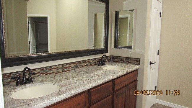 Building Photo - 3 bedroom 2 bathroom 2 car garage + 60FT R...