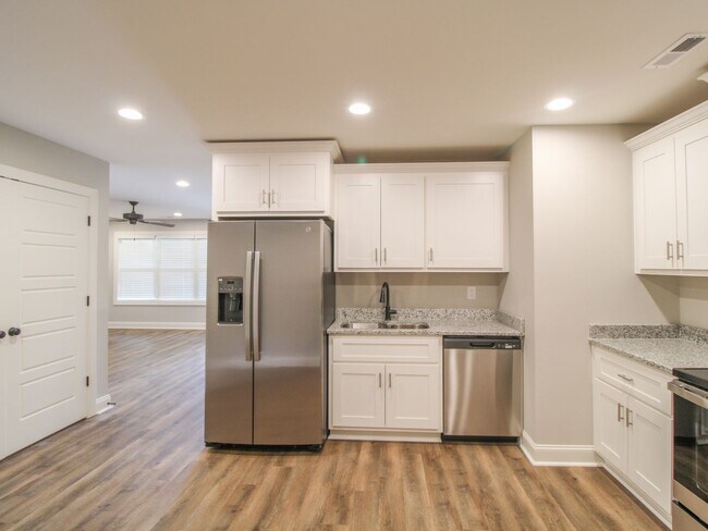 Building Photo - 18203 Mae Cir