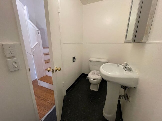 Building Photo - Office Suites in NW Nob Hill/Alphabet Dist...