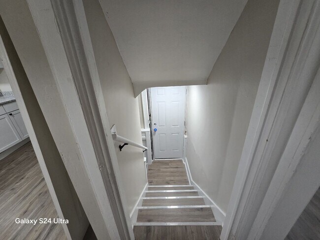 Building Photo - Fully Renovated 3-Bedroom Home – Move-In R...