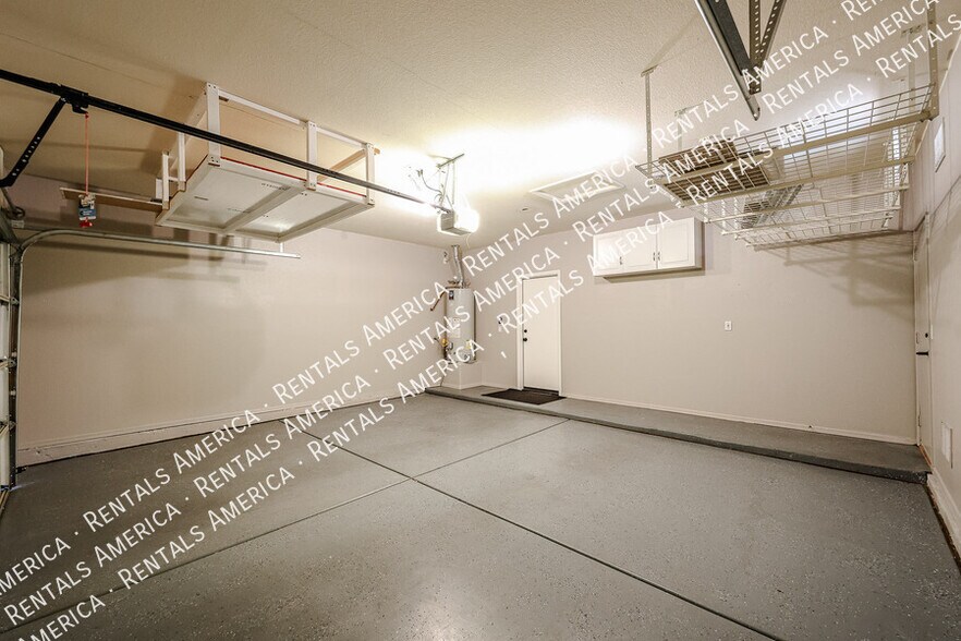 Building Photo - 9447 E Natal Ave