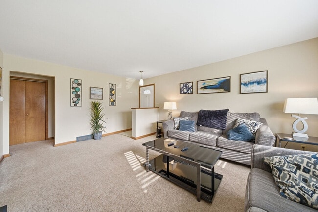 Building Photo - 1071 Johnston Dr