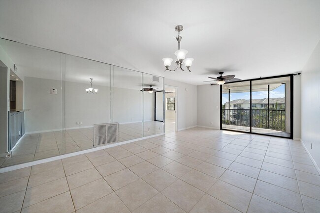 Building Photo - 243 Bay Colony Dr N
