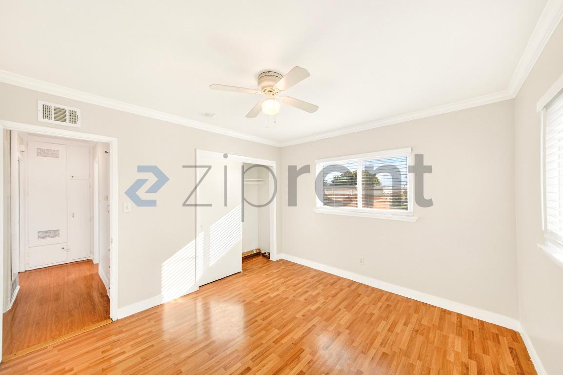 Building Photo - 2303 W Beverly Blvd