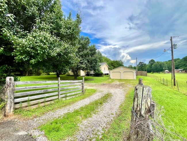 Building Photo - 3682 Farm to Market 344 E
