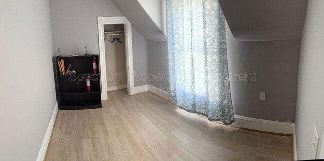 Building Photo - 4 Autumn St