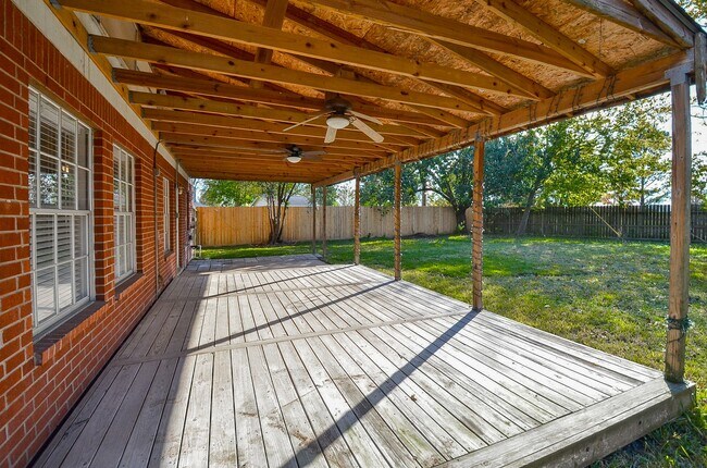 Building Photo - 3027 Texas Oak Dr