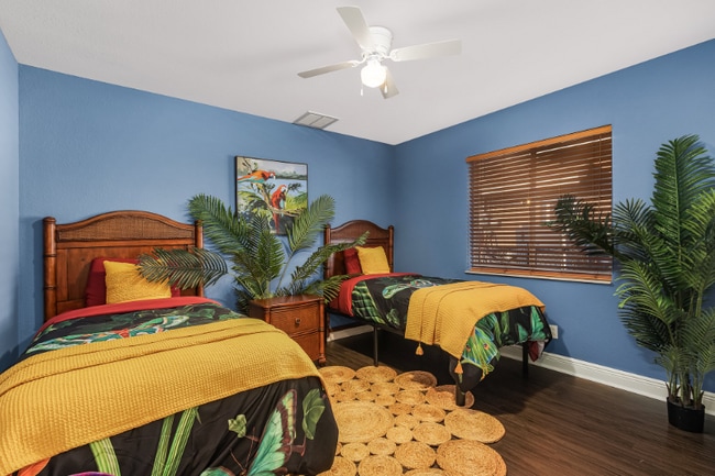 Building Photo - 205 SE 4th Pl