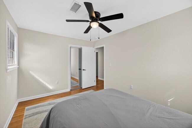 Building Photo - 8081 Kittery Ave