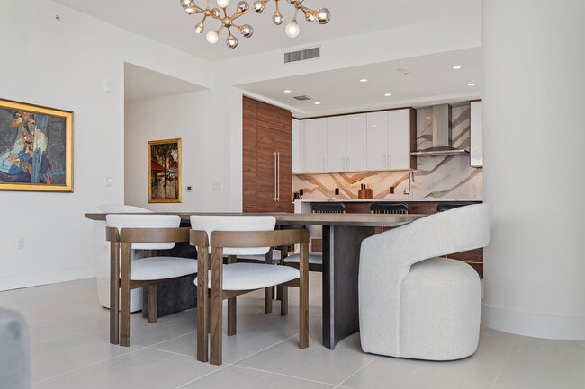 Building Photo - 301 1st St S